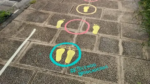 Xogo infantil nunha beirarr&uacute;a con espazo abondo para eles