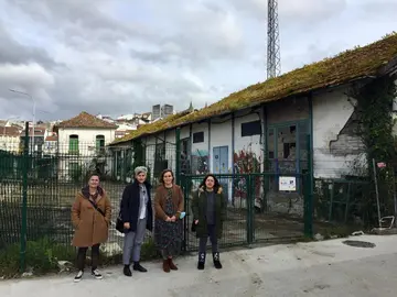 Visita da deputada Mercedes Queixas &aacute; f&aacute;brica da luz