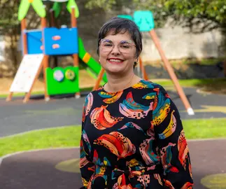 Vanesa Rey nun parque infantil