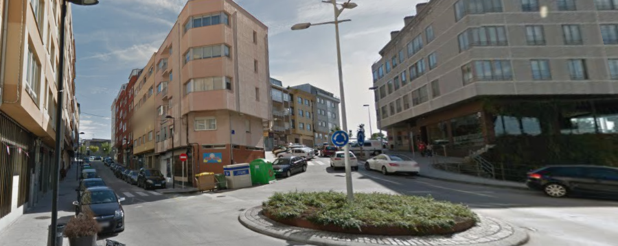 Google Maps evidencia o estacionamento tolerado no interior da rotonda do Rollo