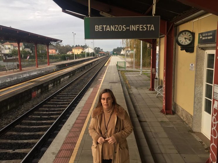Amelia Sánchez na estación de tren de infesta