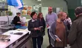 Propoñemos que o Concello fomente o consumo responsábel e de proximidade no Nadal e as rebaixas