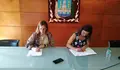 Amelia Sánchez asina o acordo de investidura