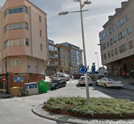 Google Maps evidencia o estacionamento tolerado no interior da rotonda do Rollo