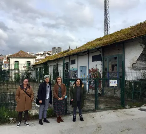 Visita da deputada Mercedes Queixas &aacute; f&aacute;brica da luz