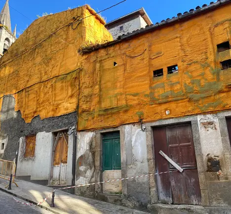 Imaxe da vivenda na r&uacute;a Santiago