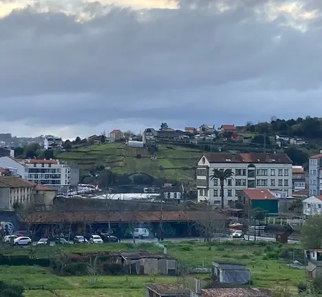 O paseo das Monxas cheo de coches